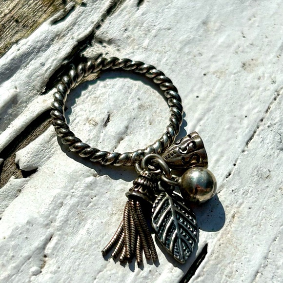 Sterling Silver ring with sterling tassel - Picture 3 of 5